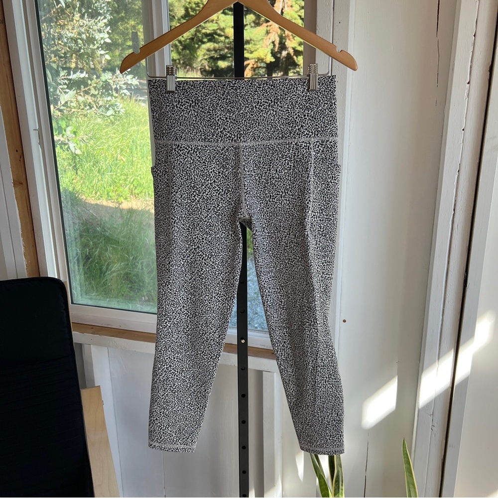 Athleta Salutation Stash II Textured Tight - Medium